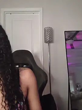 Snapshot of butterflybootyy chatting on 24, 5, 2026 butterflybootyy online show from 24, 5, 2026