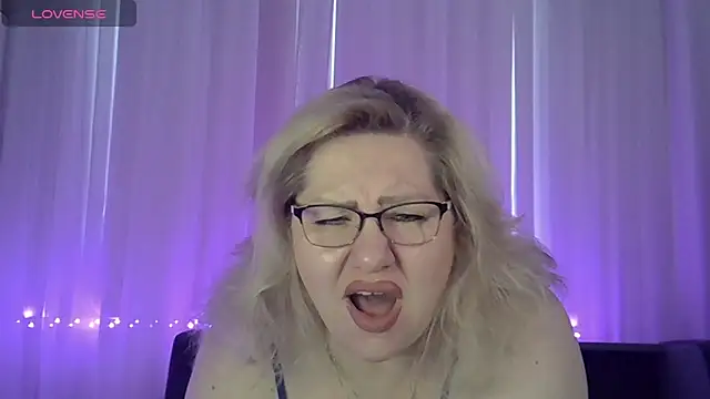 Snapshot of AngelinaGlam chatting on 11, 3, 2026 AngelinaGlam online show from 11, 3, 2026