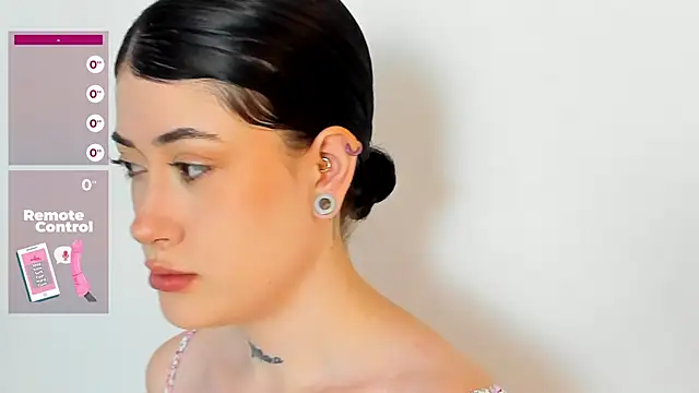 Snapshot of melody_suarez chatting on 18, 12, 2024 melody suarez online show from 18, 12, 2024