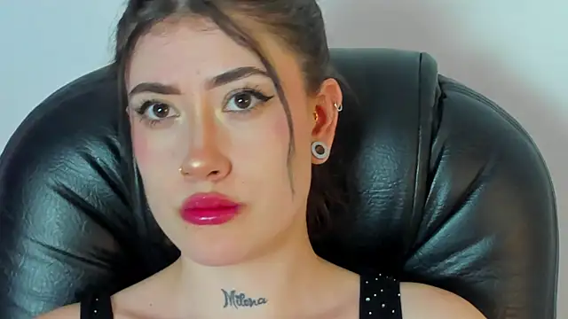 Snapshot of melody_suarez chatting on 2, 2, 2025 melody suarez online show from 2, 2, 2025