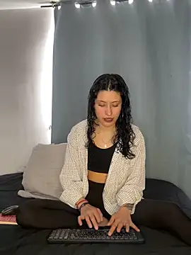 Snapshot of anika_lowen02 chatting on 10, 10, 2025 anika lowen02 online show from 10, 10, 2025