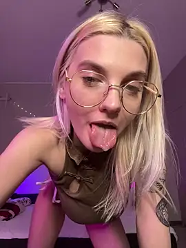 Snapshot of LoveLuna_ chatting on 15, 12, 2024 LoveLuna online show from 15, 12, 2024