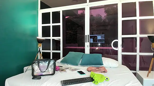 MelaniieRoux online show from 8, 11, 2025