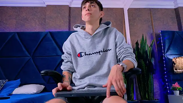 Lion Foster01 online show from 24, 10, 2025