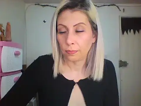 alixia81 online show from 2, 2, 2025