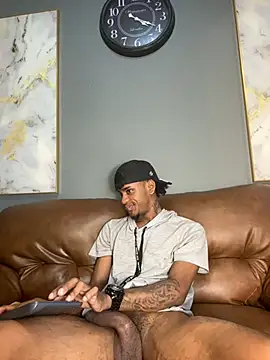 Snapshot of AaronCruz_ chatting on 28, 12, 2024 AaronCruz online show from 28, 12, 2024