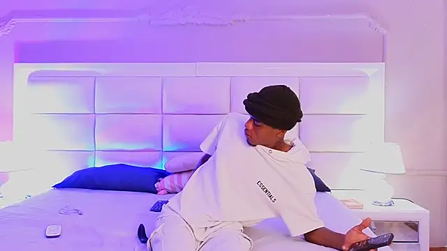 Snapshot of AaronCruz_ chatting on 21, 4, 2026 AaronCruz online show from 21, 4, 2026