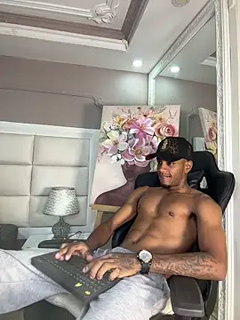Snapshot of AaronCruz_ chatting on 6, 5, 2026 AaronCruz online show from 6, 5, 2026
