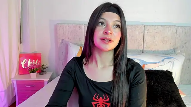 Snapshot of LucyEvans_ chatting on 10, 9, 2025 LucyEvans online show from 10, 9, 2025