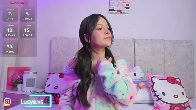 Snapshot of LucyEvans_ chatting on 6, 10, 2025 LucyEvans online show from 6, 10, 2025