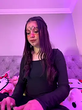 Snapshot of LucyEvans_ chatting on 31, 10, 2025 LucyEvans online show from 31, 10, 2025