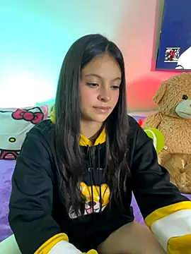 Snapshot of LucyEvans_ chatting on 19, 11, 2025 LucyEvans online show from 19, 11, 2025