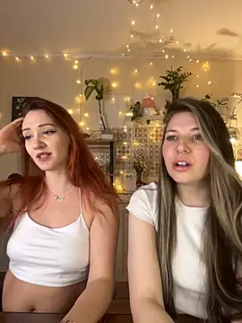 Snapshot of Annie_aww chatting on 4, 3, 2025 Annie aww online show from 4, 3, 2025