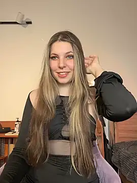 Snapshot of Annie_aww chatting on 13, 3, 2025 Annie aww online show from 13, 3, 2025