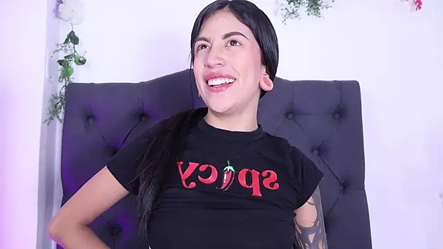 Snapshot of JulessCornett chatting on 6, 4, 2026 JulessCornett online show from 6, 4, 2026