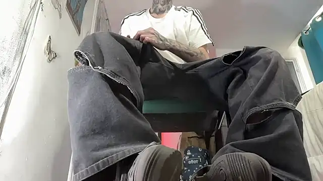 Snapshot of Saturno_v chatting on 10, 1, 2025 Saturno v online show from 10, 1, 2025