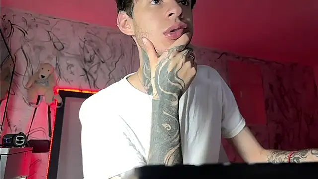 Snapshot of Saturno_v chatting on 3, 2, 2025 Saturno v online show from 3, 2, 2025