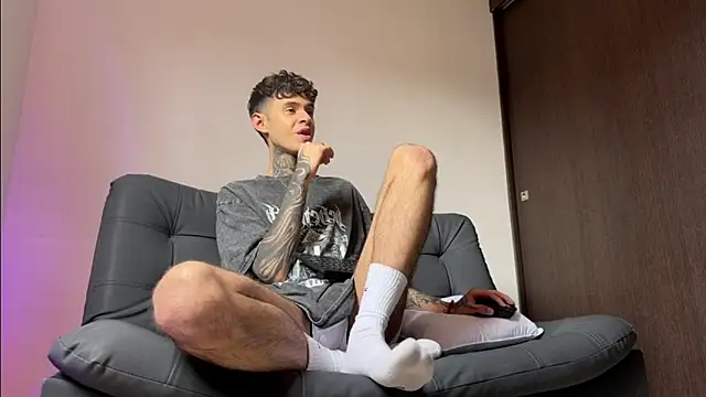 Snapshot of Saturno_v chatting on 11, 3, 2025 Saturno v online show from 11, 3, 2025