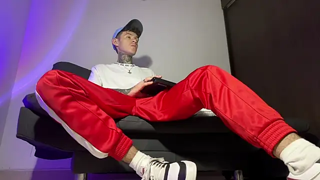 Snapshot of Saturno_v chatting on 12, 3, 2025 Saturno v online show from 12, 3, 2025