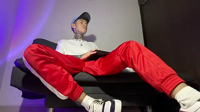 Snapshot of Saturno_v chatting on 12, 3, 2025 Saturno v online show from 12, 3, 2025