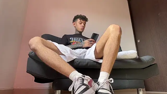 Snapshot of Saturno_v chatting on 12, 3, 2025 Saturno v online show from 12, 3, 2025