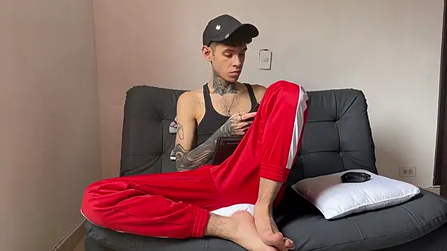 Snapshot of Saturno_v chatting on 13, 3, 2025 Saturno v online show from 13, 3, 2025