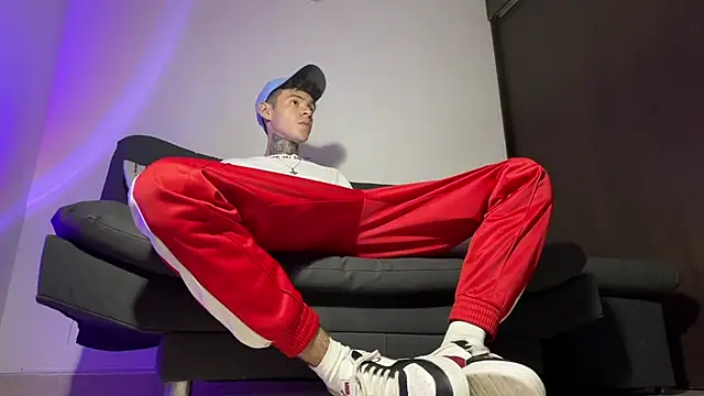 Snapshot of Saturno_v chatting on 14, 3, 2025 Saturno v online show from 14, 3, 2025