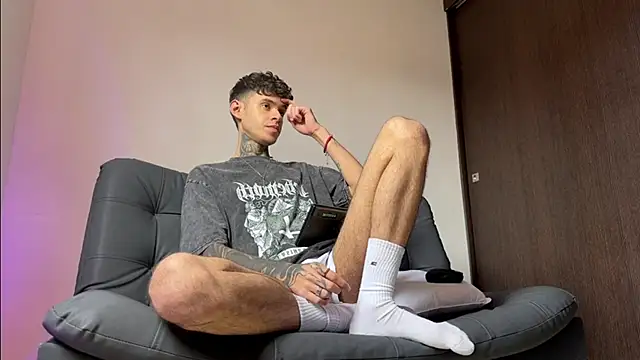 Snapshot of Saturno_v chatting on 17, 3, 2025 Saturno v online show from 17, 3, 2025