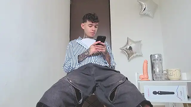 Snapshot of Saturno_v chatting on 10, 9, 2025 Saturno v online show from 10, 9, 2025