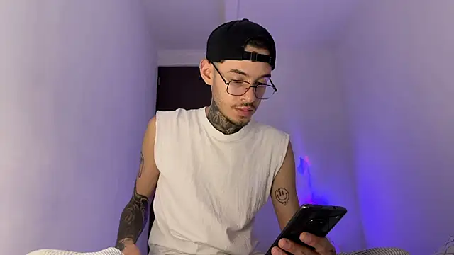 Snapshot of Saturno_v chatting on 11, 9, 2025 Saturno v online show from 11, 9, 2025