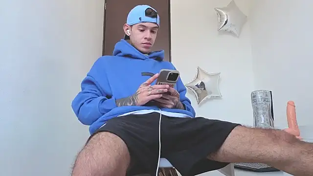 Snapshot of Saturno_v chatting on 12, 9, 2025 Saturno v online show from 12, 9, 2025