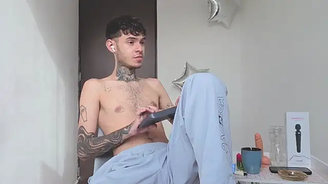 Snapshot of Saturno_v chatting on 21, 9, 2025 Saturno v online show from 21, 9, 2025