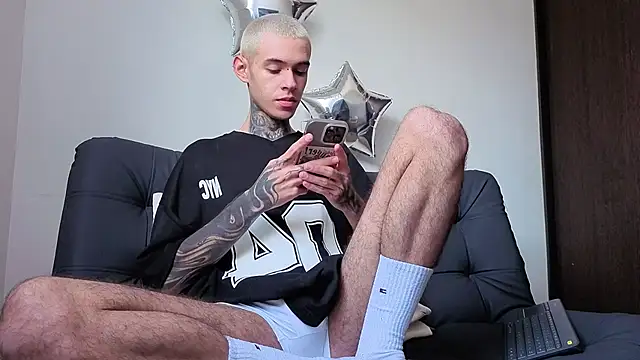 Snapshot of Saturno_v chatting on 27, 9, 2025 Saturno v online show from 27, 9, 2025