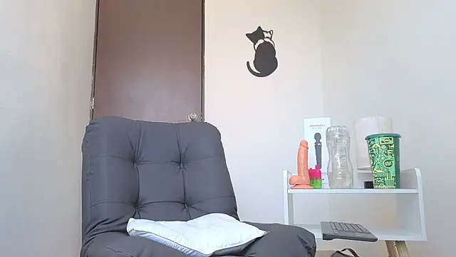 Snapshot of Saturno_v chatting on 17, 10, 2025 Saturno v online show from 17, 10, 2025