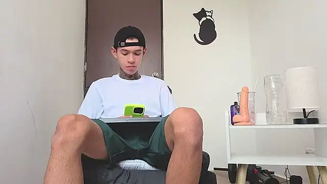 Snapshot of Saturno_v chatting on 18, 11, 2025 Saturno v online show from 18, 11, 2025