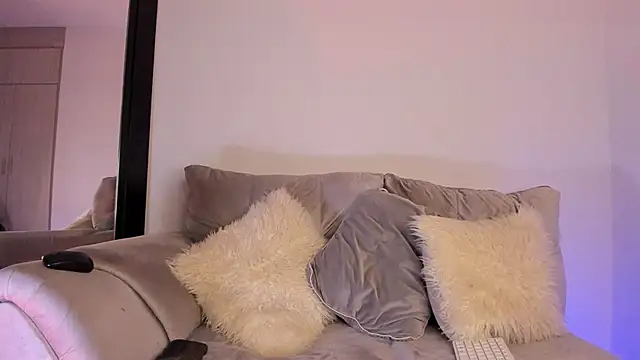 Snapshot of alanajonhsonm chatting on 18, 9, 2025 alanajonhsonm online show from 18, 9, 2025