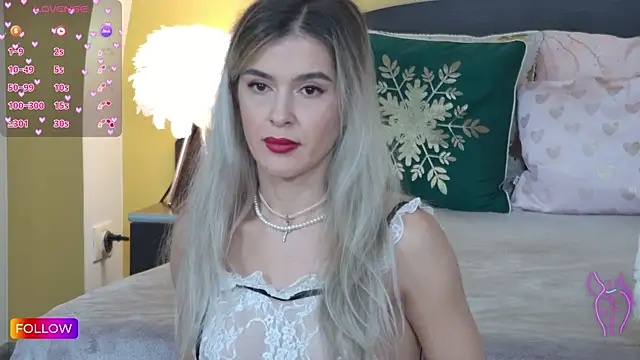 Snapshot of Sarah-Hart chatting on 11, 12, 2024 Sarah-Hart online show from 11, 12, 2024