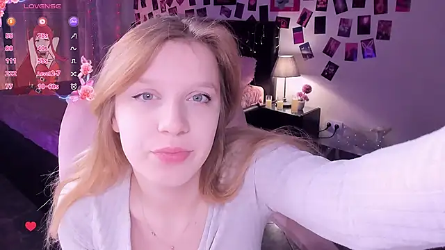 Snapshot of KarambaMoon chatting on 5, 3, 2026 KarambaMoon online show from 5, 3, 2026