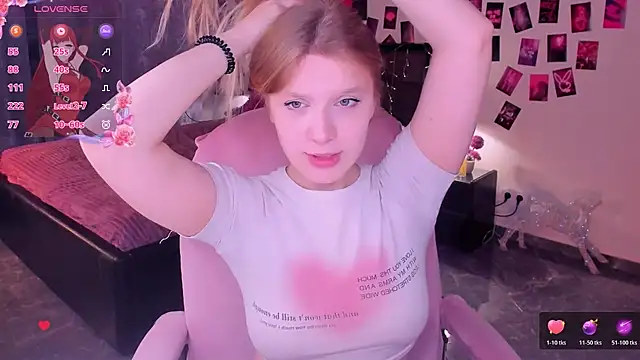 Snapshot of KarambaMoon chatting on 12, 3, 2026 KarambaMoon online show from 12, 3, 2026