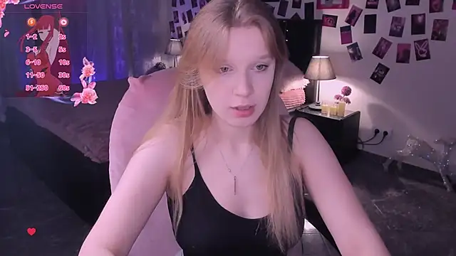 Snapshot of KarambaMoon chatting on 9, 4, 2026 KarambaMoon online show from 9, 4, 2026