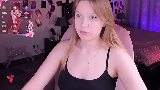 Snapshot of KarambaMoon chatting on 22, 4, 2026 KarambaMoon online show from 22, 4, 2026