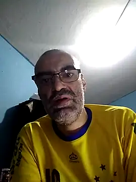 hugosafado333 online show from 14, 2, 2025