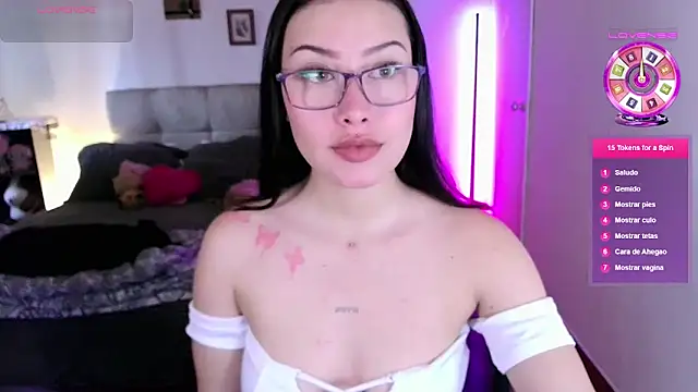 Snapshot of Emilyswan04 chatting on 8, 10, 2025 Emilyswan04 online show from 8, 10, 2025