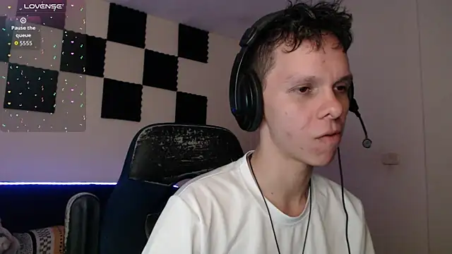 Snapshot of bryamado69 chatting on 12, 11, 2025 bryamado69 online show from 12, 11, 2025