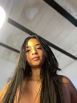 Laura fernandezII online show from 31, 1, 2025