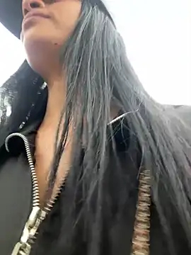 Laura fernandezII online show from 27, 2, 2025