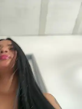 Laura fernandezII online show from 21, 3, 2025