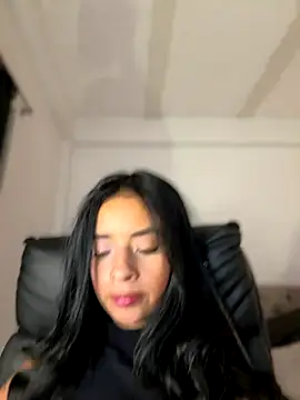 Laura fernandezII online show from 21, 9, 2025