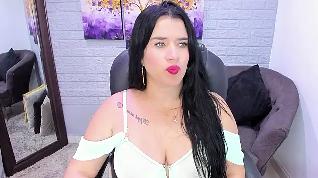 LenaRuiz  online show from 5, 2, 2026