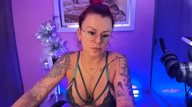 KAROL MILF online show from 1, 2, 2025